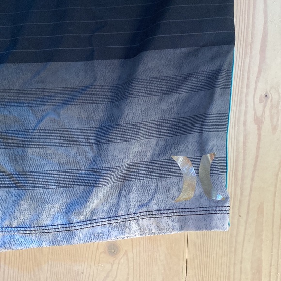 Hurley board shorts like new, worn once. - Picture 3 of 5